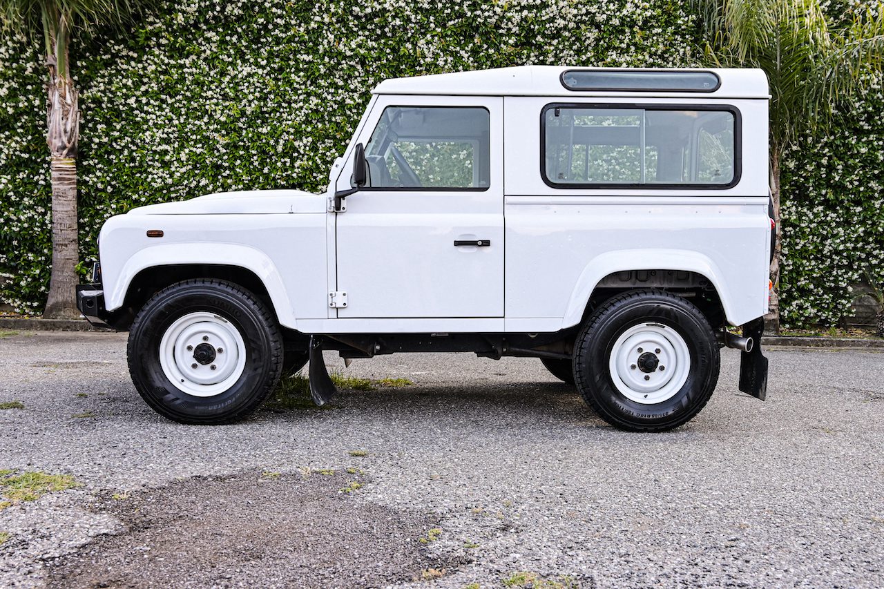 
								LAND ROVER Defender 90 2.2 TD4 Station Wagon SE N1 full									