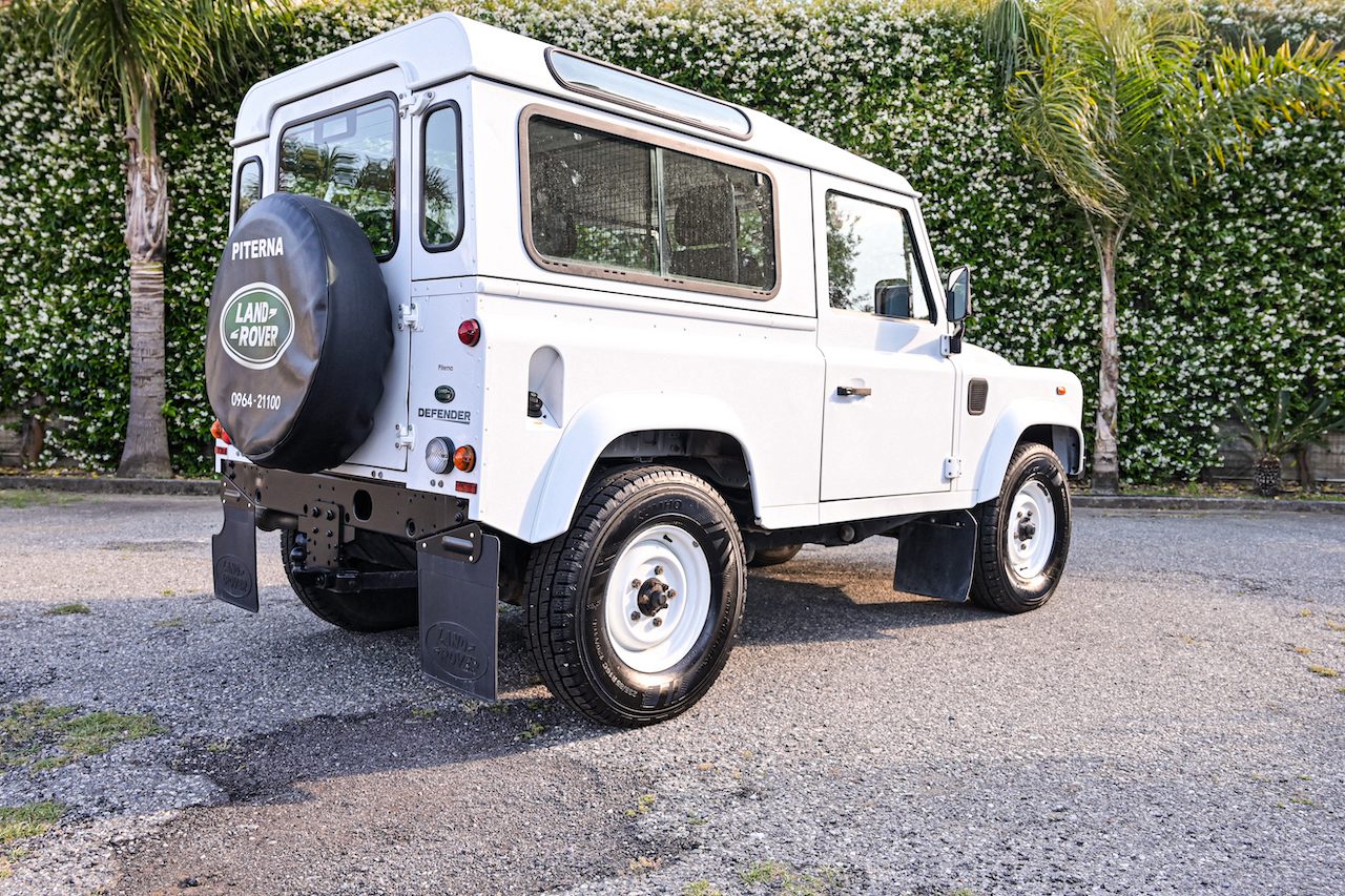 
								LAND ROVER Defender 90 2.2 TD4 Station Wagon SE N1 full									