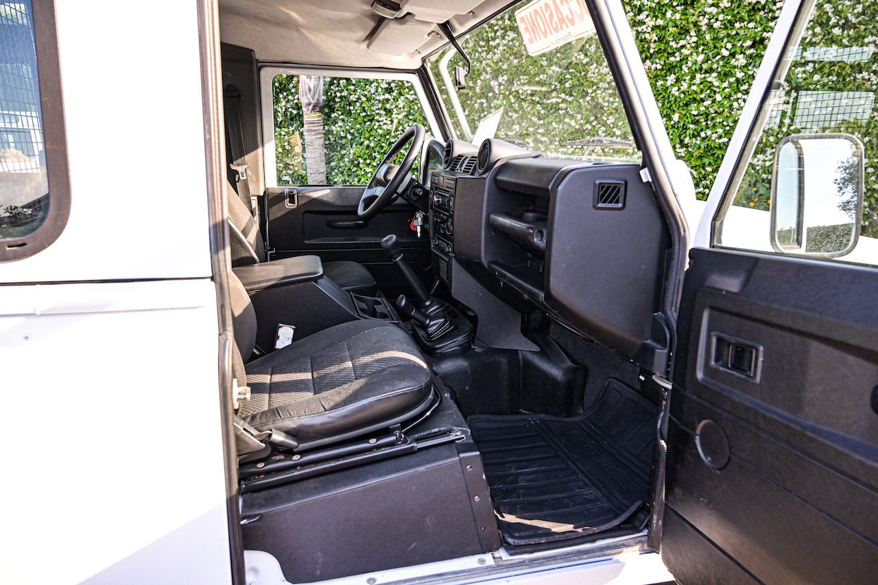 
								LAND ROVER Defender 90 2.2 TD4 Station Wagon SE N1 full									