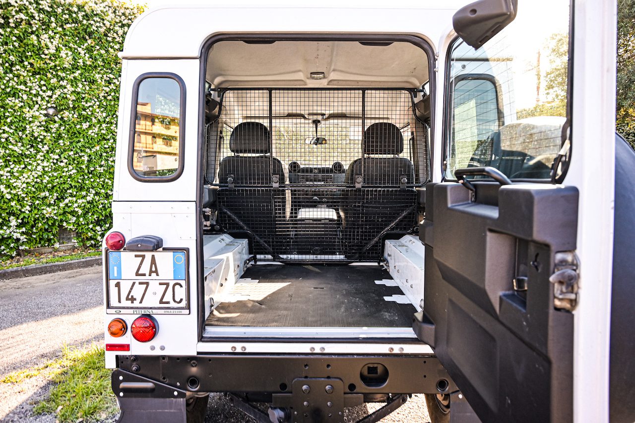 
								LAND ROVER Defender 90 2.2 TD4 Station Wagon SE N1 full									